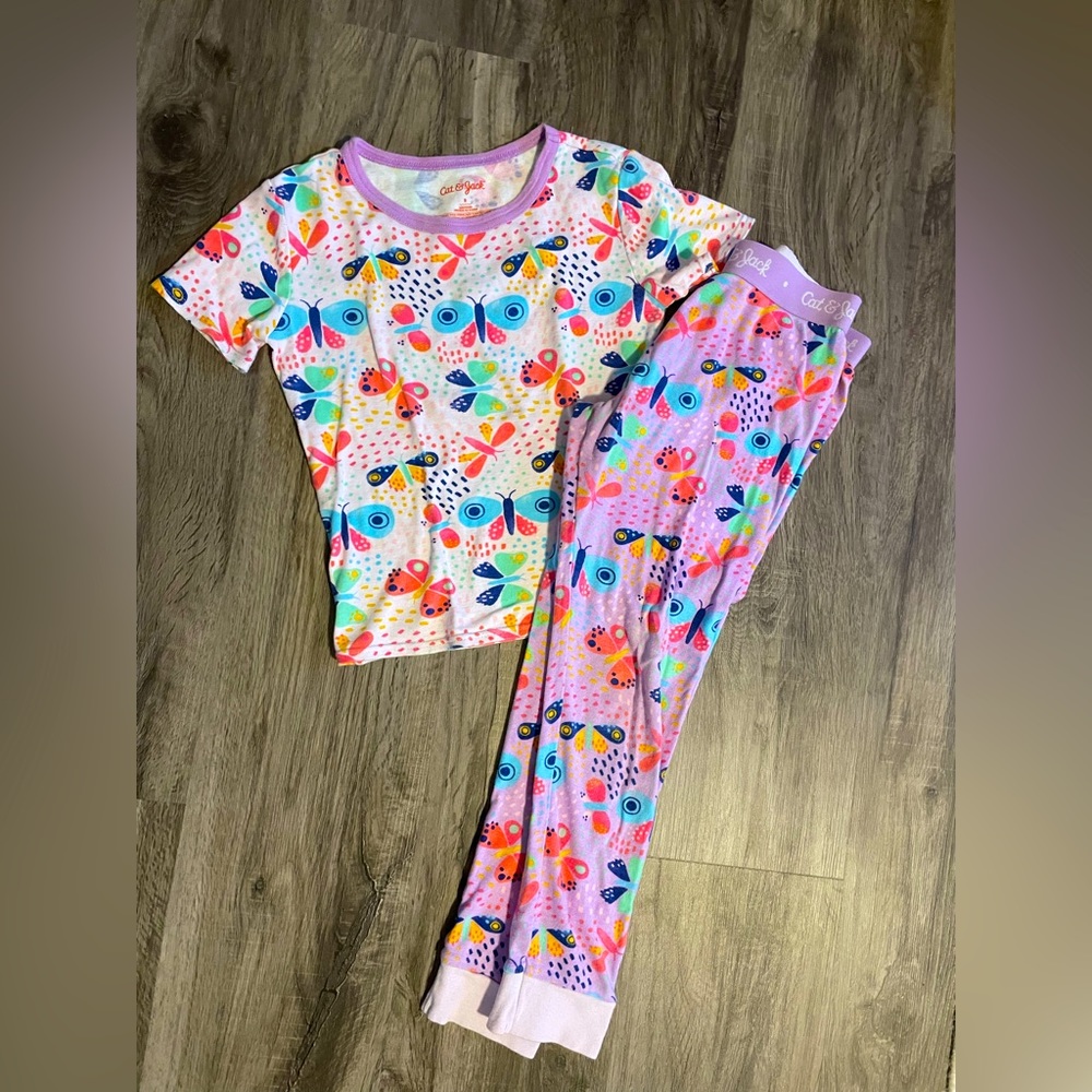 Girls Pjs, in good condition. Butterfly print 🦋